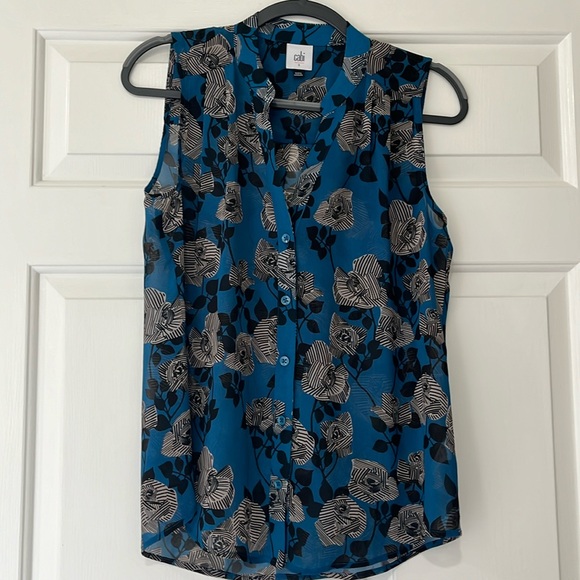 CAbi Tops - Super Cute Cabi Sleeveless Top